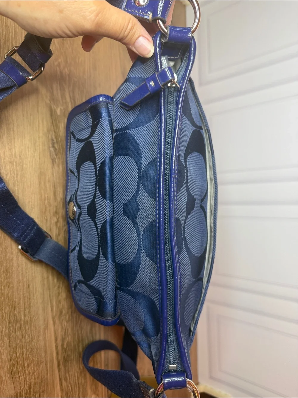 Coach Kyra Signature Jacquard Nylon Crossbody Messenger Bag Navy Blue F16550 EUC